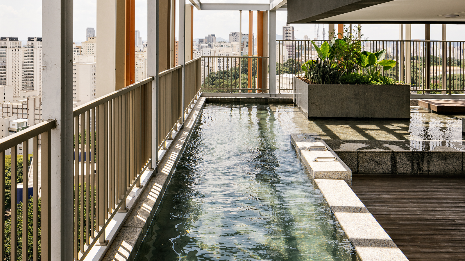 Piscina do empreendimento On Melo Alves – Jardins